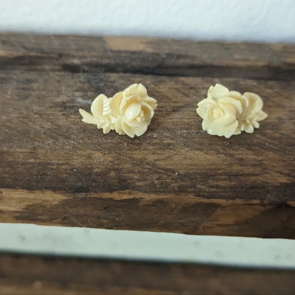 Cream rose studs